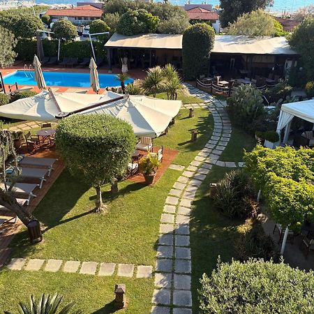 Hotel Atlantic Marina Di Carrara Bagian luar foto
