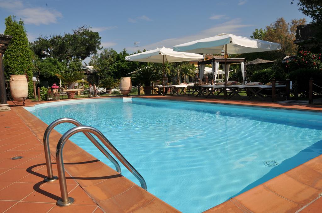 Hotel Atlantic Marina Di Carrara Bagian luar foto