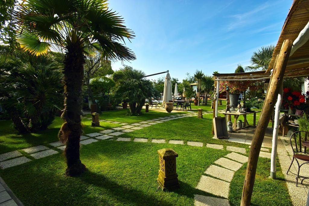 Hotel Atlantic Marina Di Carrara Bagian luar foto