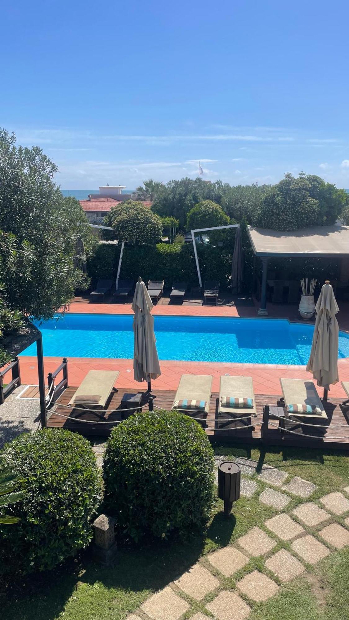Hotel Atlantic Marina Di Carrara Bagian luar foto