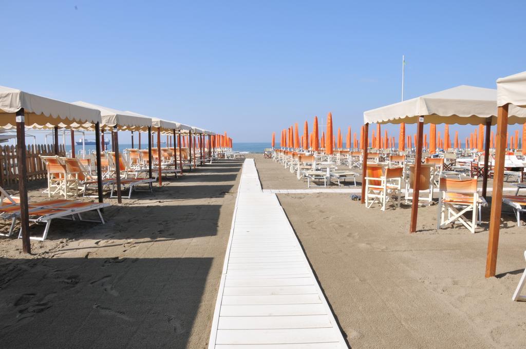 Hotel Atlantic Marina Di Carrara Bagian luar foto